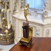 Ручная работа: Статуэтка «Гермес» на камне — креноид и долерит — фотография 1
