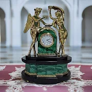 Каминные часы «Амур и Психея» из малахита в подарок — фотография 1