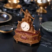 Настольные часы «Охотник с собакой» из бронзы — необычный подарок — фотография 1