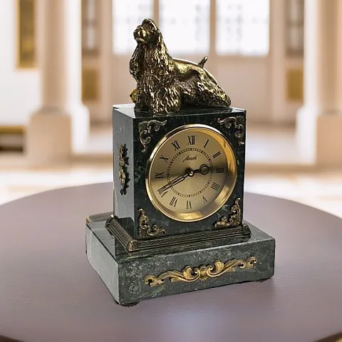 Часы со спаниелем в подарок