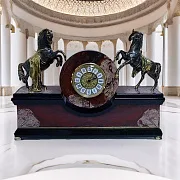 Подарочные каминные часы «Кони» из яшмы и долерита — фотография 1