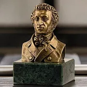 На память: Бронзовый бюст «Пушкин А.С.» — фотография 1