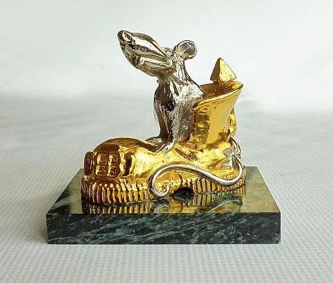 Фигурка из бронзы «Крыса в домике» — оригинальный подарок