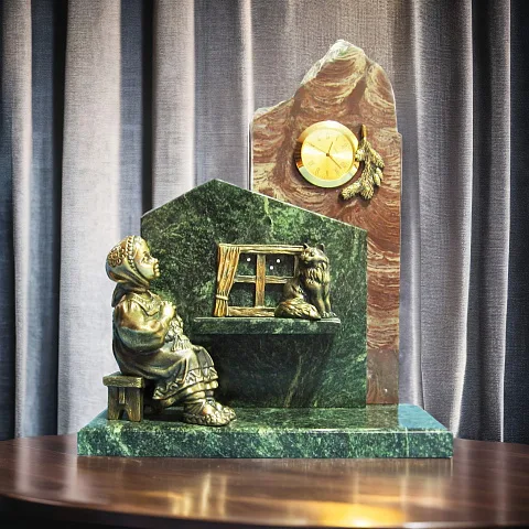 Подарочные настольные часы «Дарёнка» со змеевиком и лемезитом