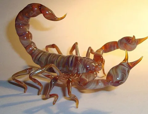 Скульптура «Скорпионы» из стекла — красивый подарок