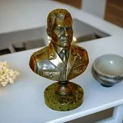 На память: Бюст «Шойгу С.К.» из бронзы — фотография 1