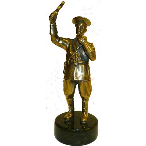 Статуэтка «Полицейский в галифе» — необычный подарок