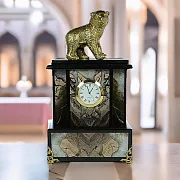 Настольные часы «Медведь» из яшмы и долерита — необычный подарок — фотография 1