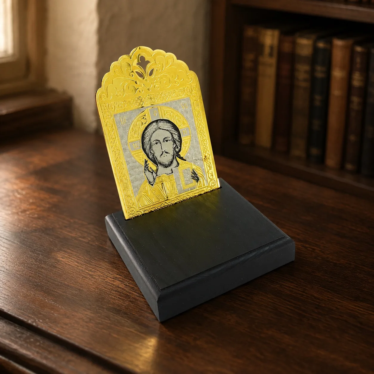 В подарок: Икона Иисуса Христа настольная. Златоуст