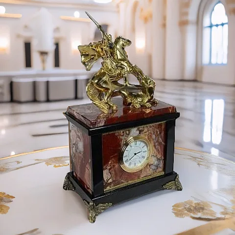 Каминные часы «Георгий Победоносец» из яшмы и долерита — красивый подарок
