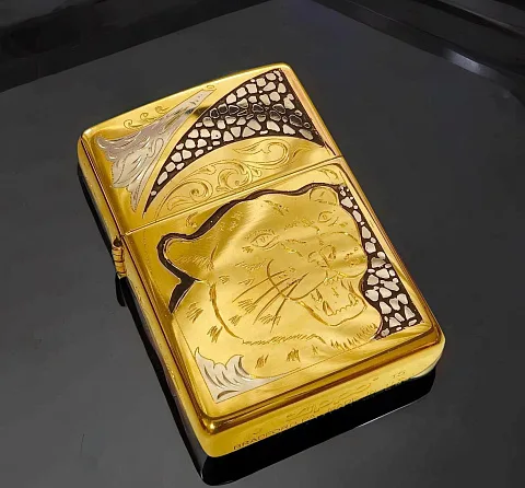 На память: Зажигалка Zippo с гравировкой "Пантера"