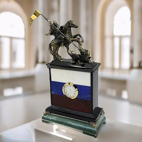 Подарочные настольные часы «Георгий Победоносец» с российским флагом