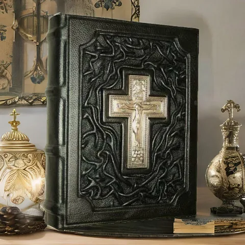 Евангелие — книга в кожаном переплёте в подарок